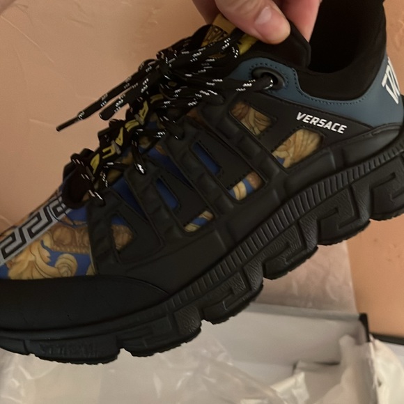 Men’s Size 10 (43) Versace Sneakers - Picture 11 of 12